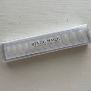 Static Nails Reusable Pop-On Manicure